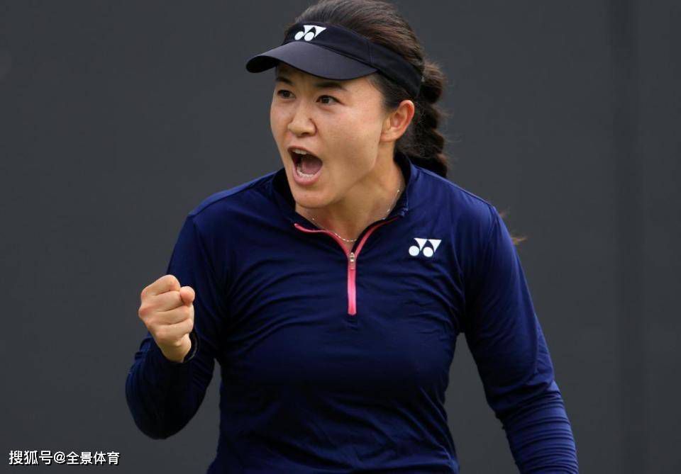 女仆扒开给客人玩