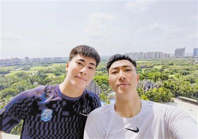 美女张开腿让男人桶