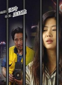 公共汽车上的年轻妻子